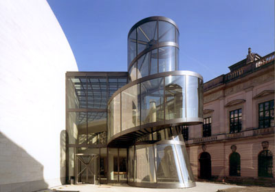 Zeughaus mit der neuen Ausstellungshalle (Architekt: I.M.Pei)